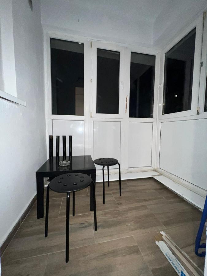 First Studio Boekarest Buitenkant foto
